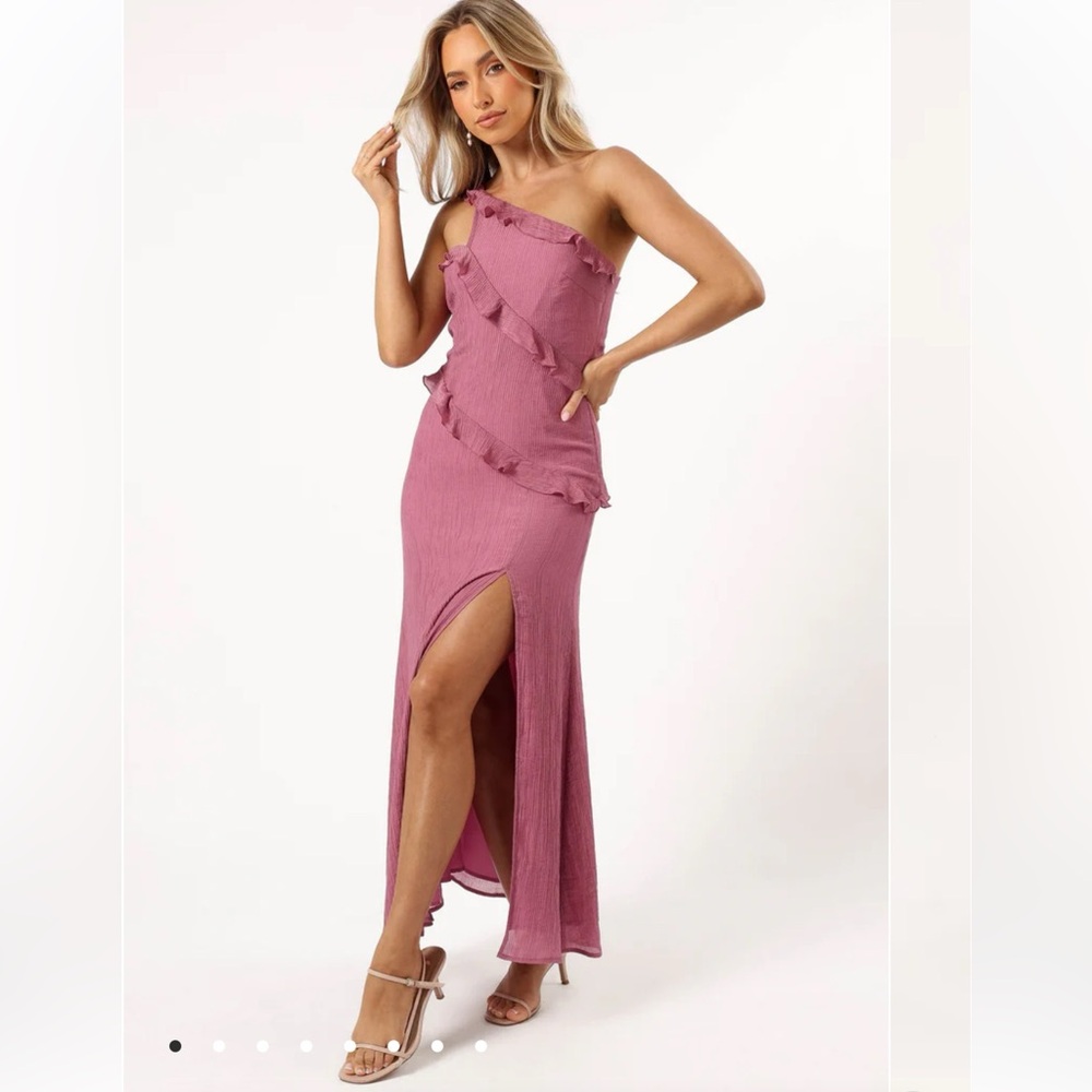 Petal and Pup Ainslee One Shoulder Maxi Dress Size M